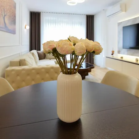 Amazon Royale Lejlighed Ni